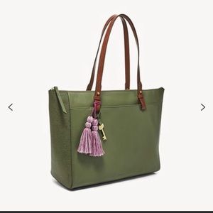 New Fossil Rachel tote with zipper. Never used, without tags.